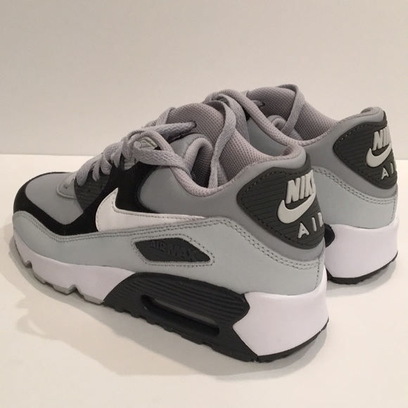 Boys Nike Air Max 90 GS Size 6 Wolf Grey/White - Picture 4 of 6